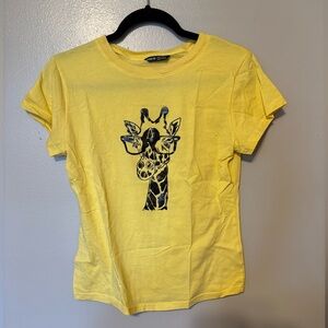 Yellow Giraffe Graphic Tee Size M